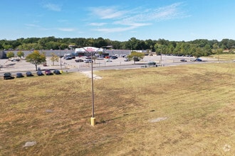 5702 Jefferson Davis Hwy, Richmond, VA for lease Building Photo- Image 2 of 3