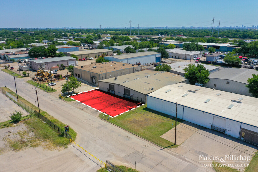 2616-2620 Sea Harbor Rd, Dallas, TX for lease - Building Photo - Image 3 of 12