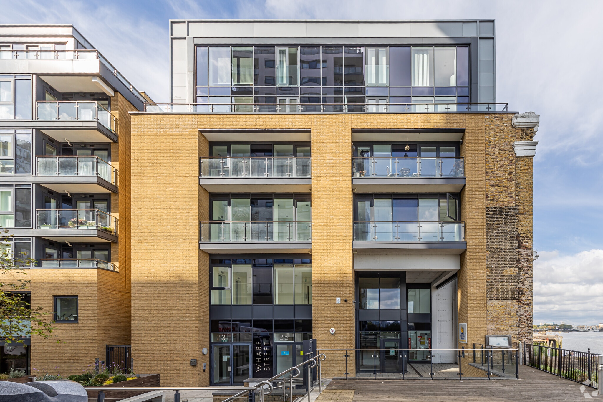 21-23 Wharf St, London for lease Primary Photo- Image 1 of 18