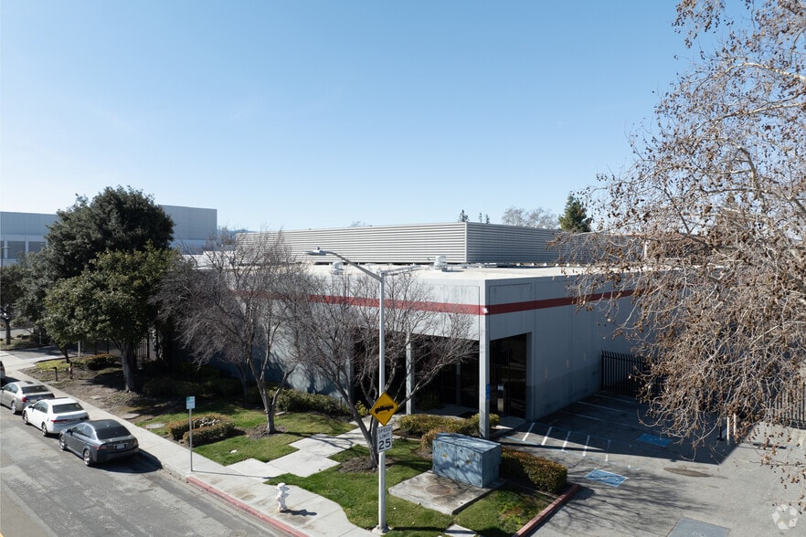 3030 Corvin Dr, Santa Clara, CA for sale - Building Photo - Image 3 of 7