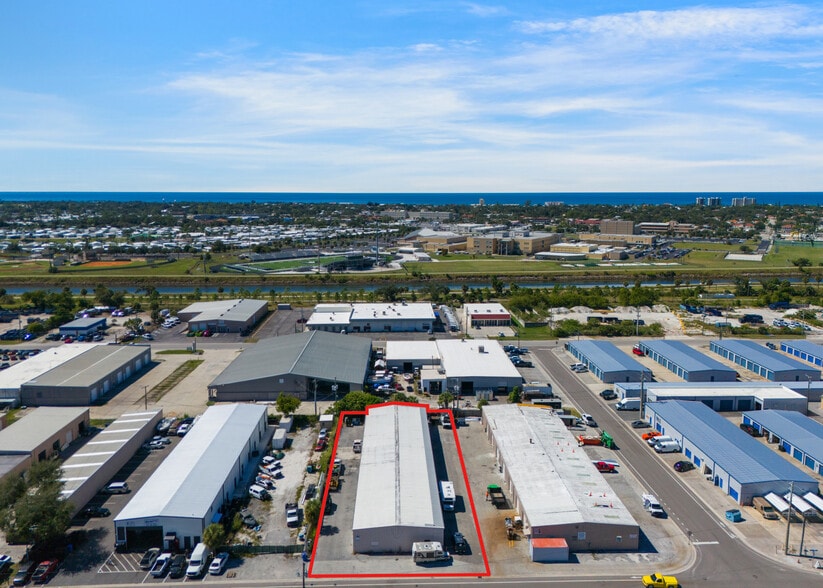 306 Warfield Ave, Venice, FL for sale - Building Photo - Image 2 of 7