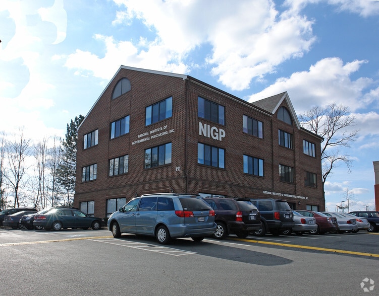 151 Spring St, Herndon, VA for lease - Building Photo - Image 3 of 27