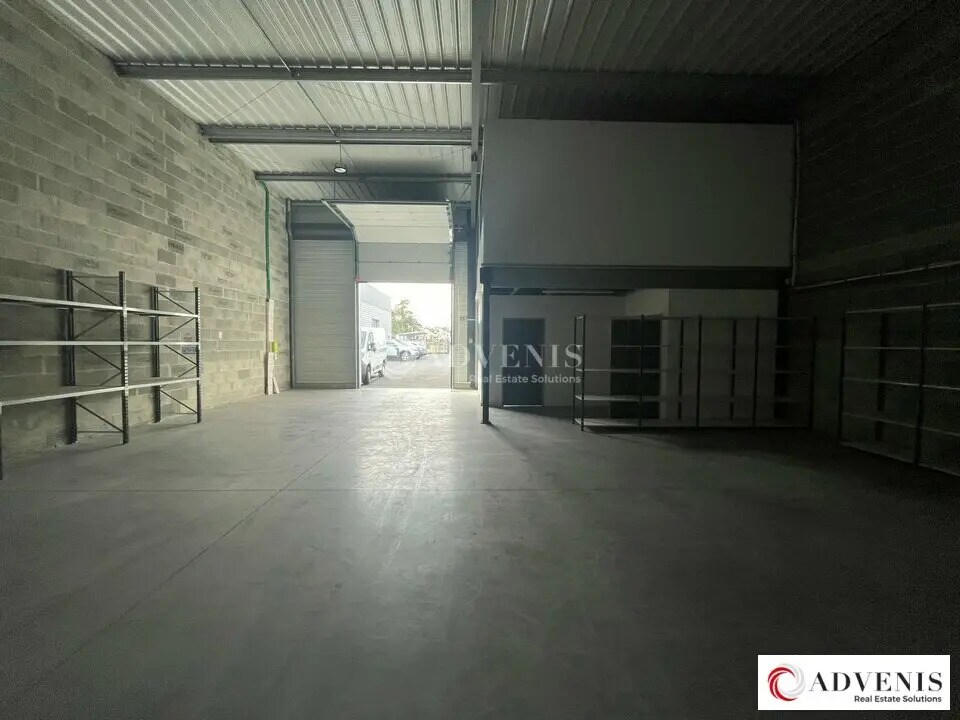 Flex in VILLENAVE-D'ORNON for lease Interior Photo- Image 1 of 7