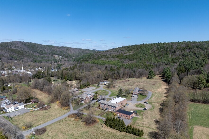 25 Warner Center Rd, Saxtons River, VT for sale - Primary Photo - Image 1 of 12