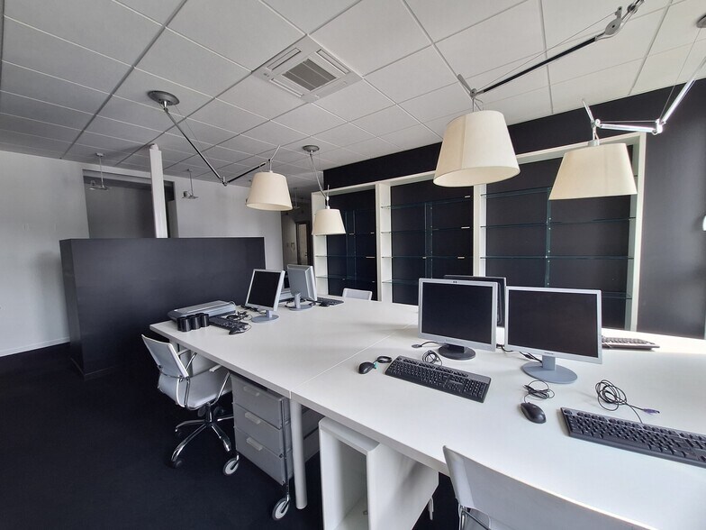 Office in Mérignac for lease - Building Photo - Image 3 of 9