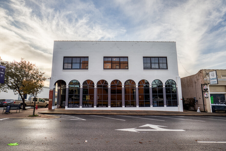 101 W Alamo St, Brenham, TX for lease - Building Photo - Image 1 of 5