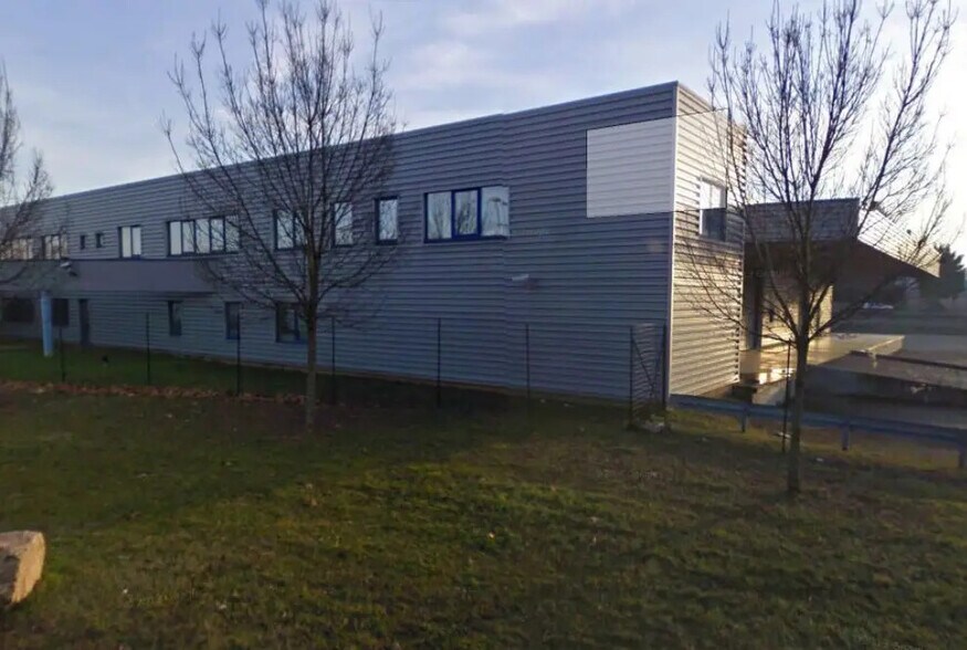 Flex in Saint-Quentin-Fallavier for lease - Building Photo - Image 2 of 2