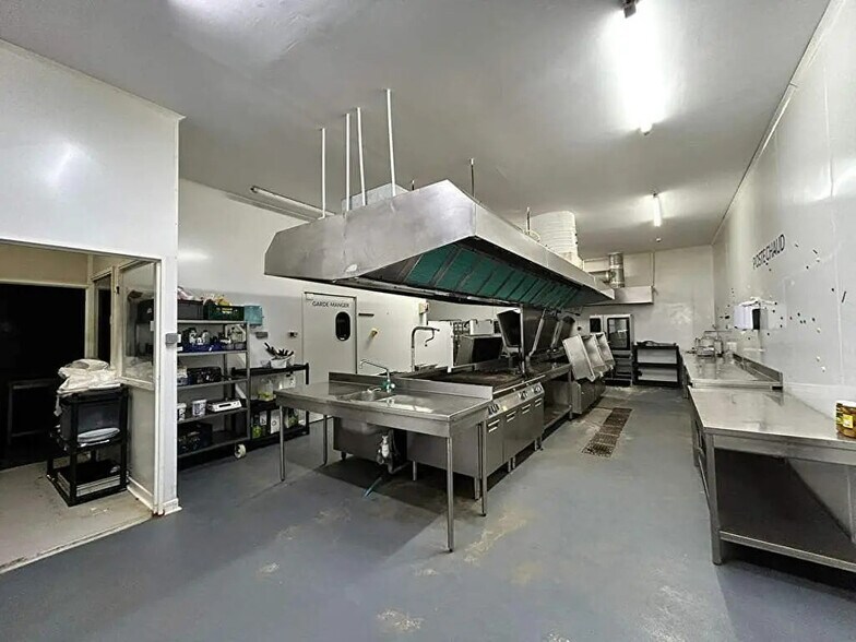 Flex in L'ISLE-SUR-LA-SORGUE for lease - Interior Photo - Image 1 of 20