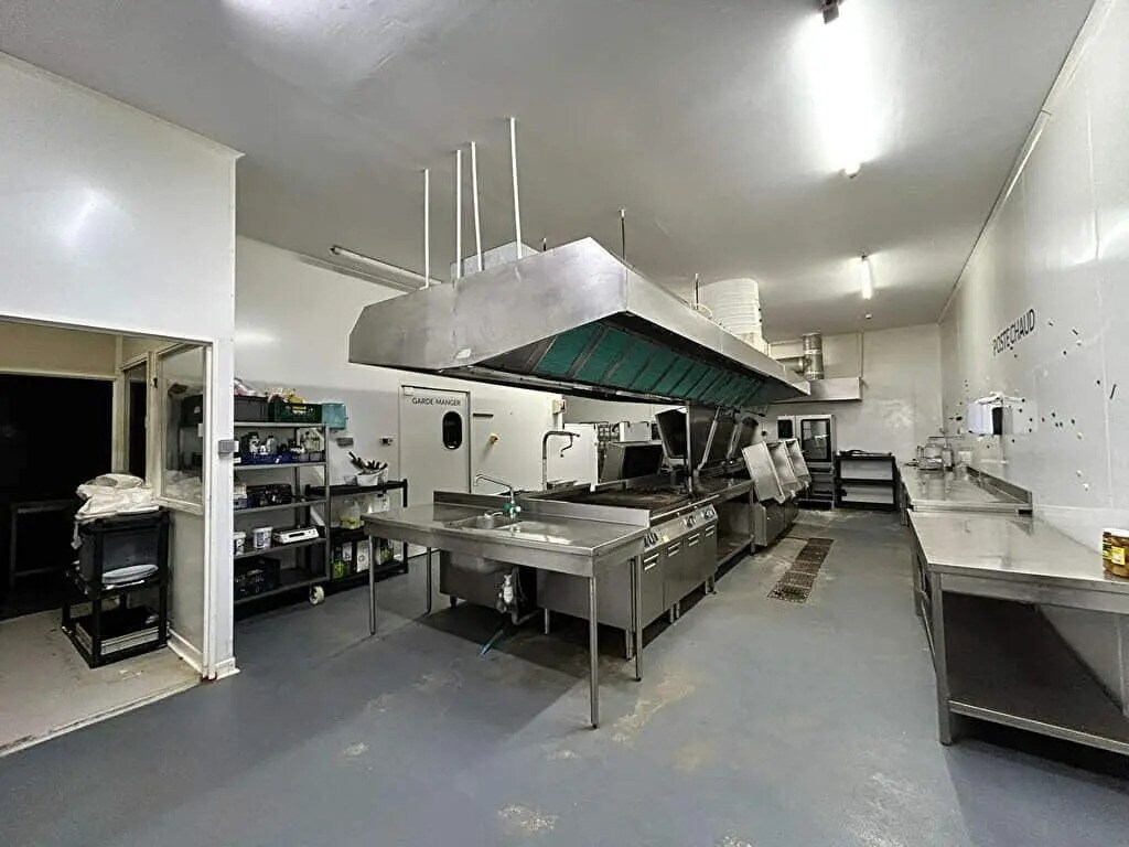 Flex in L'ISLE-SUR-LA-SORGUE for lease Interior Photo- Image 1 of 21