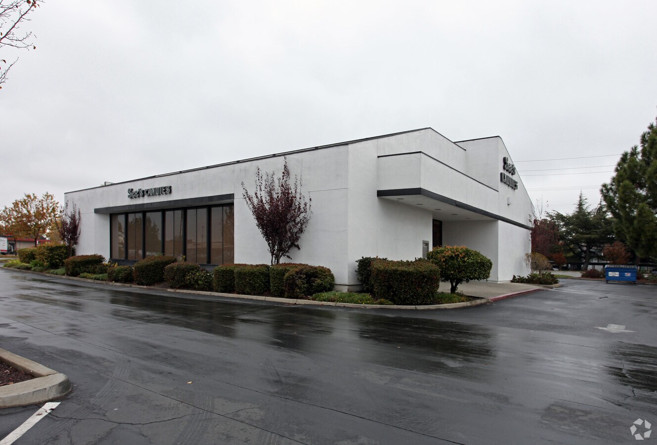 1108 E Hammer Ln, Stockton, CA 95210