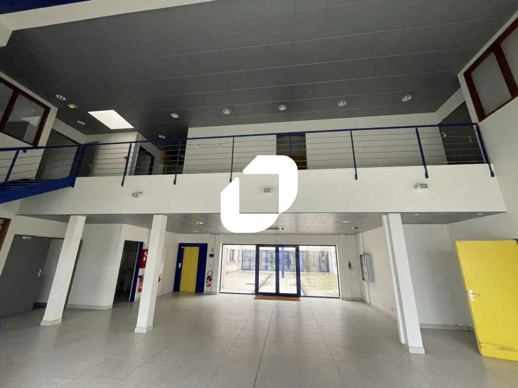 Office in Morangis for lease Building Photo- Image 1 of 7