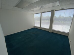 540-550 W Frontage Rd, Northfield, IL for lease Interior Photo- Image 2 of 6