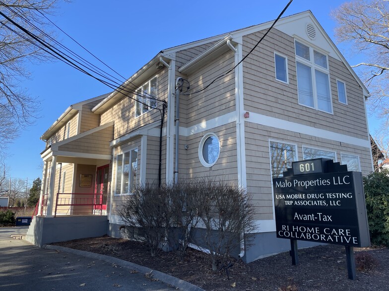 601 Jefferson Blvd, Warwick, RI for sale - Building Photo - Image 1 of 1