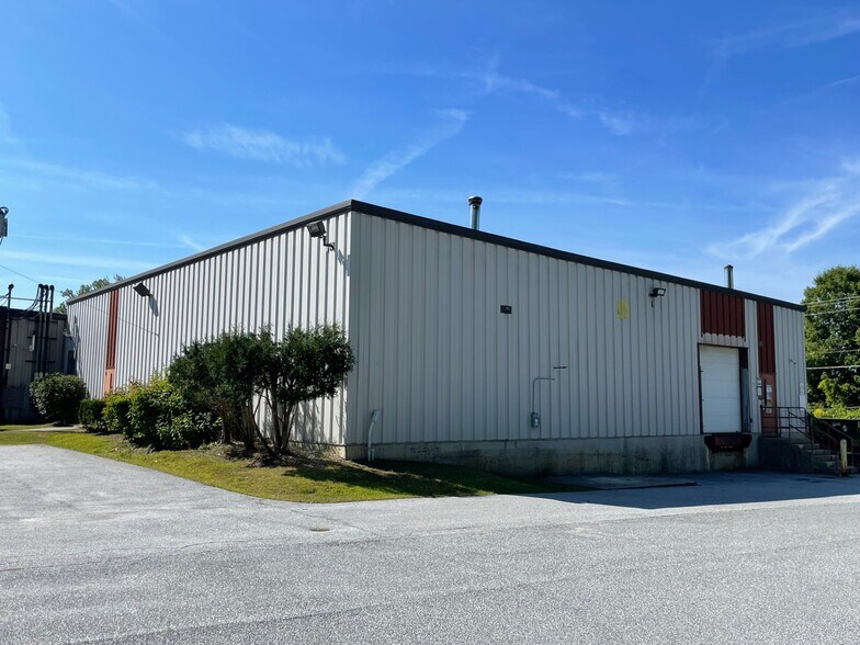 112 Quality Ln, Rutland, VT for lease - Primary Photo - Image 1 of 7