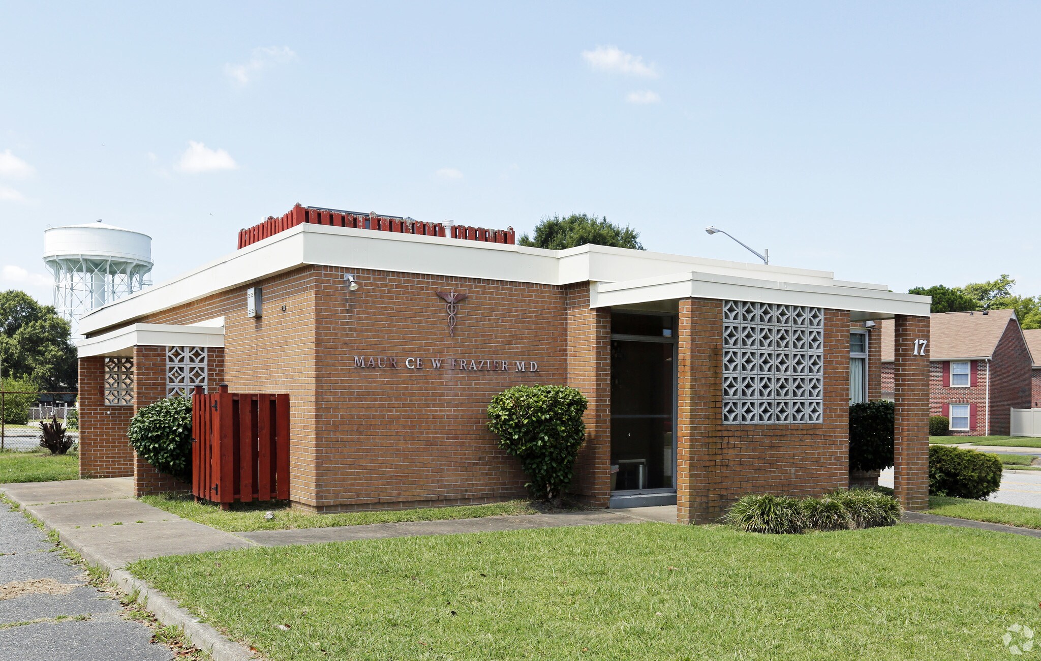 17 W Mellen St, Hampton, VA for lease Primary Photo- Image 1 of 11