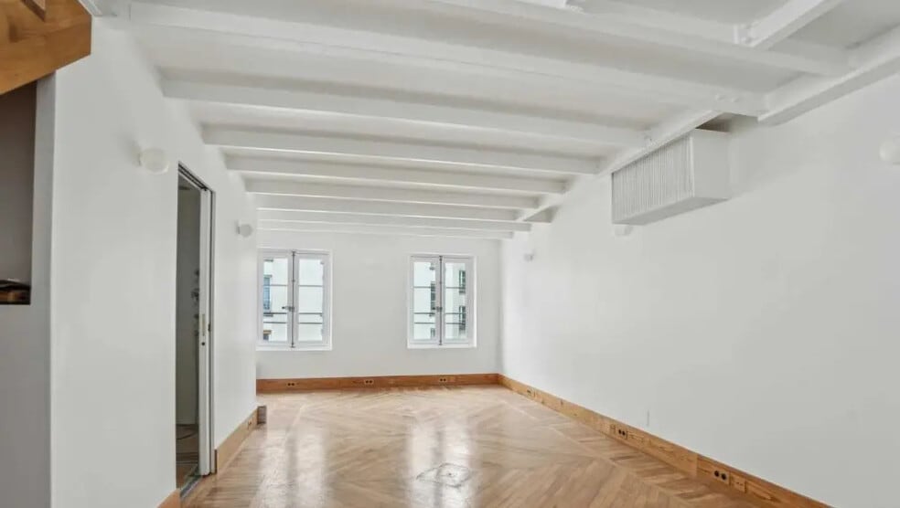 Office in Paris for lease - Building Photo - Image 2 of 9