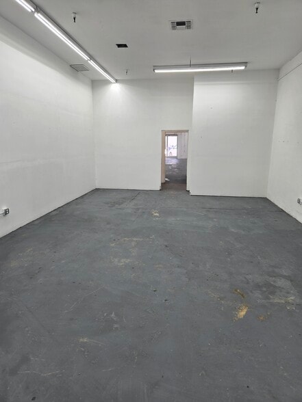 1504 S Main St, Los Angeles, CA for lease - Building Photo - Image 3 of 7