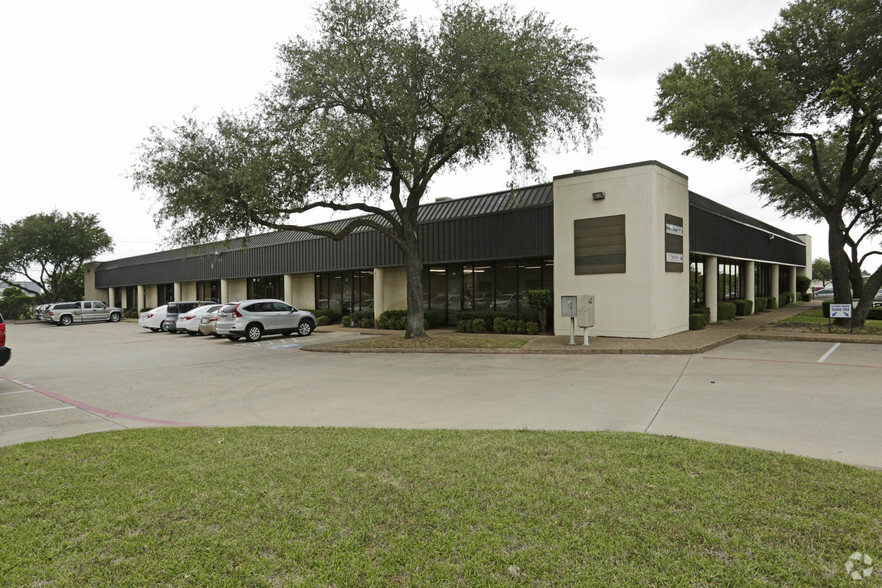 325 Gold St, Garland, TX for lease - Building Photo - Image 1 of 7