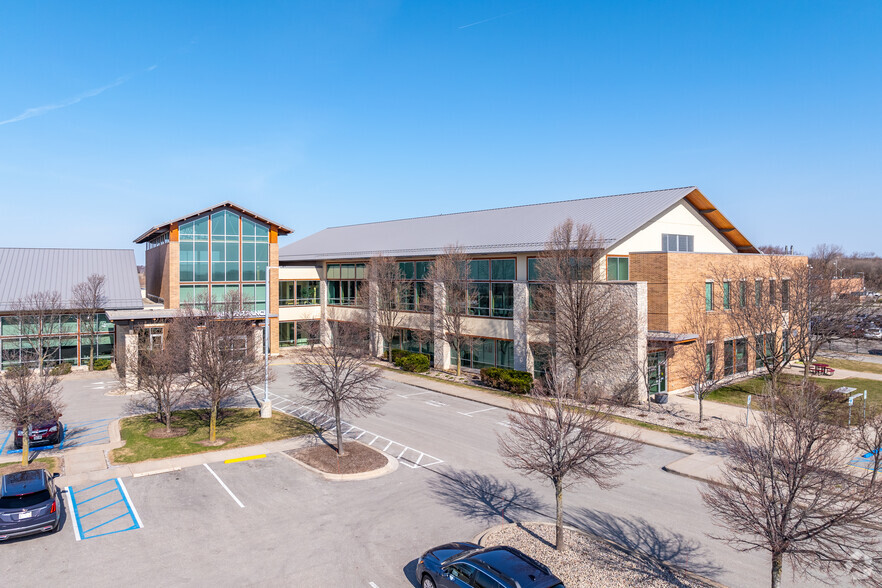 2105 E Enterprise Ave, Appleton, WI for lease - Building Photo - Image 2 of 8