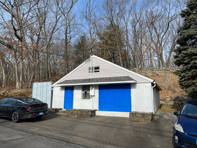 122 Armstrong Rd, Shelton, CT for sale - Primary Photo - Image 1 of 1