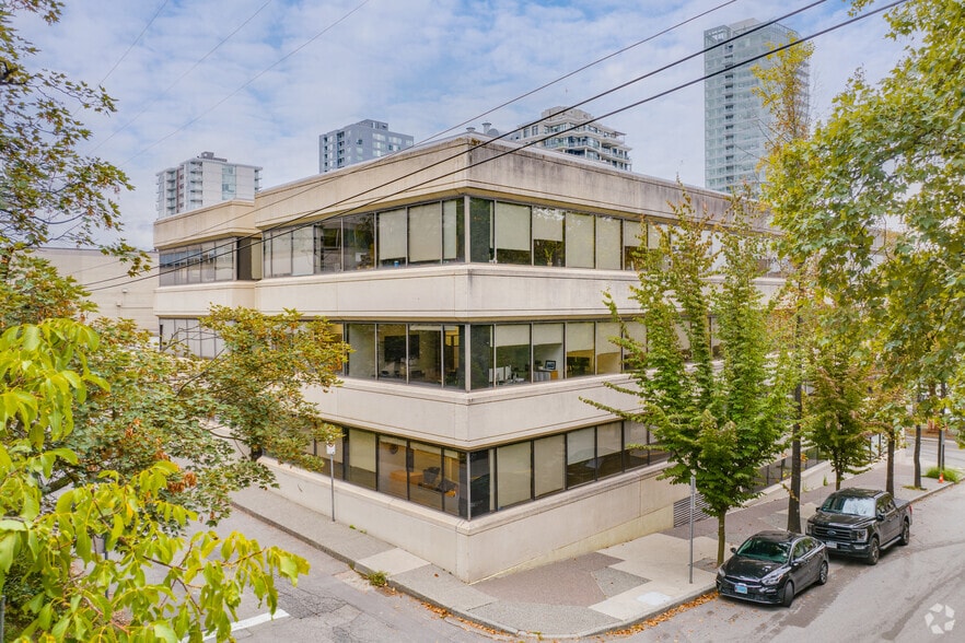 625 Agnes St, New Westminster, BC for lease - Building Photo - Image 1 of 9