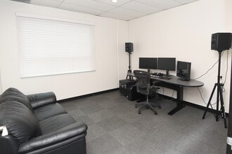 1111 S Victory Blvd, Burbank, CA for lease Building Photo- Image 1 of 11