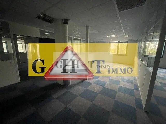 Office in Fresnes for lease - Interior Photo - Image 3 of 5