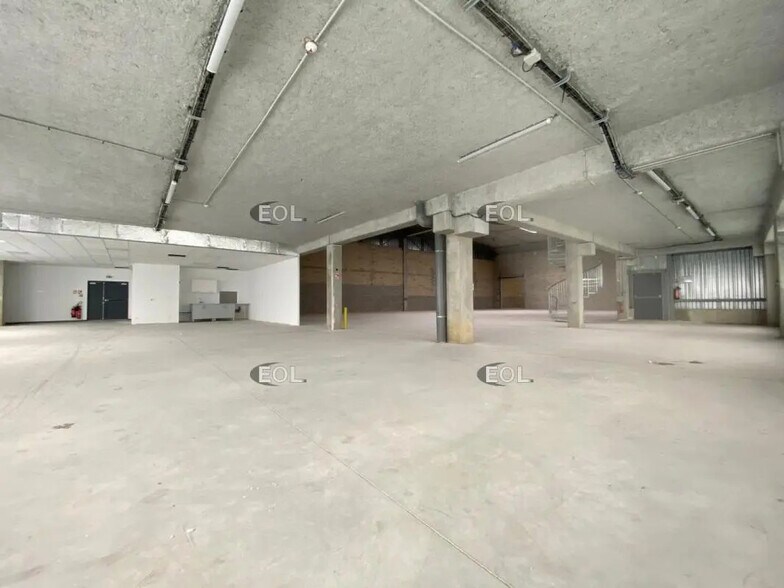 Industrial in Lieusaint for lease - Building Photo - Image 3 of 20