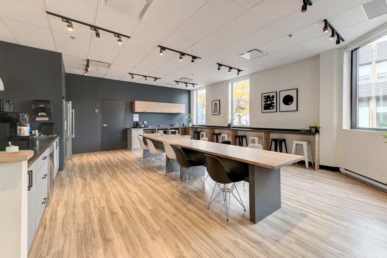 50 Rue Saint-Charles O, Longueuil, QC for lease Interior Photo- Image 1 of 41