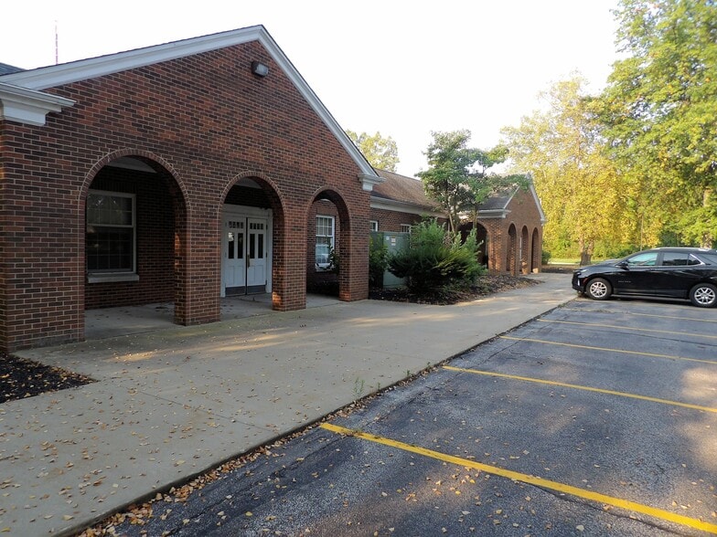 100 Parker Ct, Chardon, OH for lease - Building Photo - Image 3 of 8