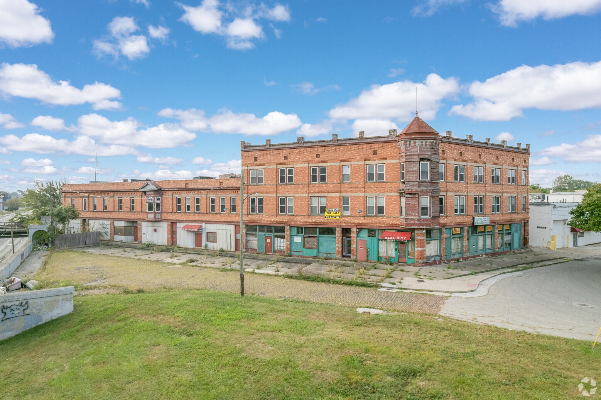 1301 Milburn Ave, Toledo, OH for sale Primary Photo- Image 1 of 1