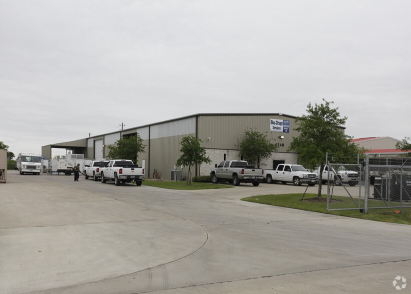 4240 South Dr, Houston, TX for lease - Primary Photo - Image 2 of 5