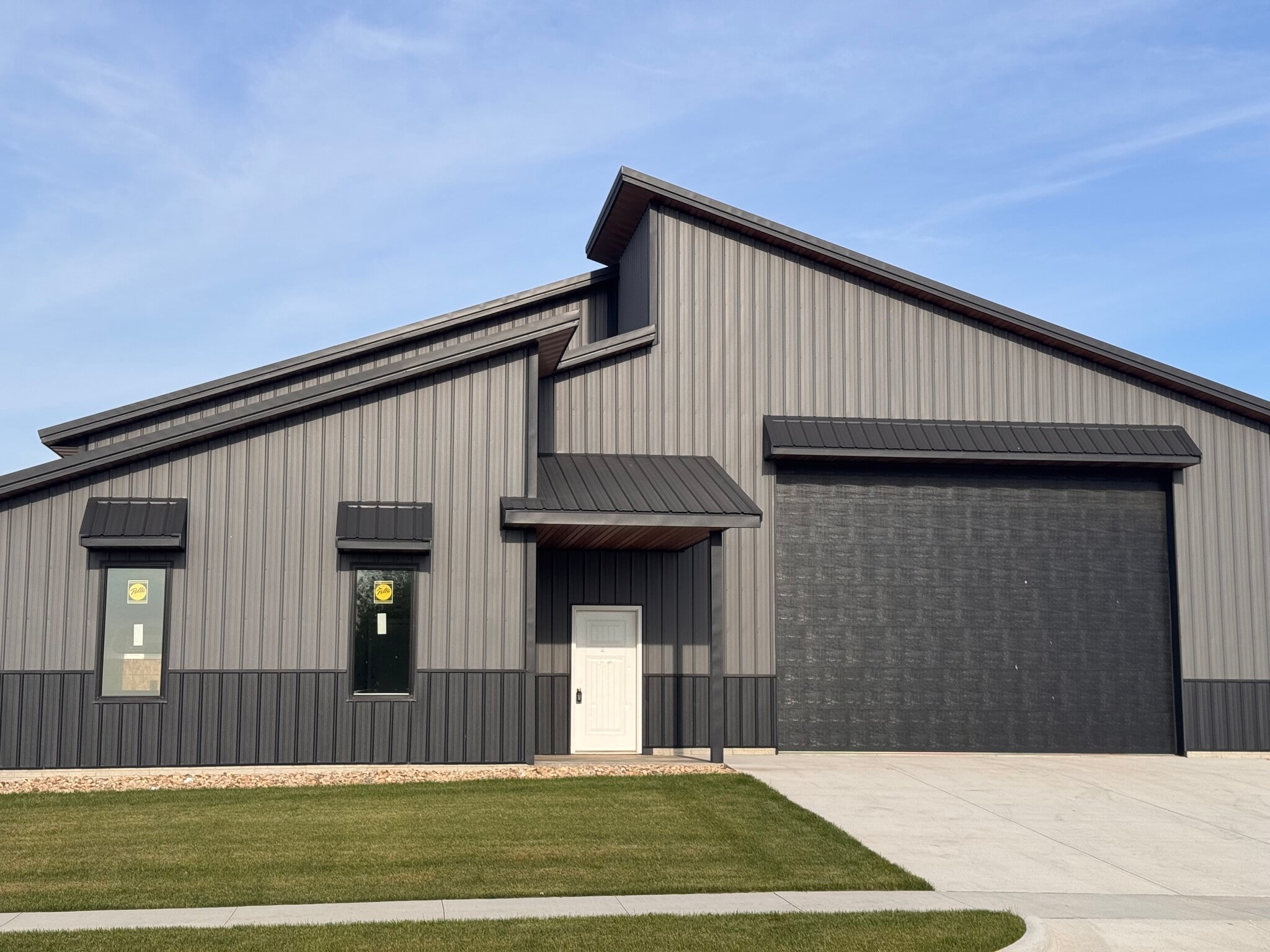 530 Aircom Dr, Marion, IA for sale Primary Photo- Image 1 of 17