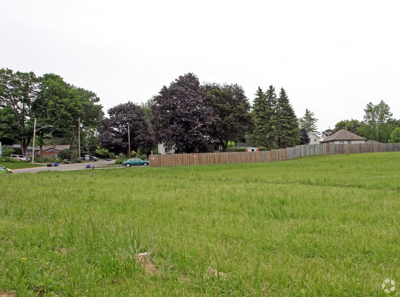 91-99 Baldwin St, Whitby, ON for sale - Primary Photo - Image 1 of 2