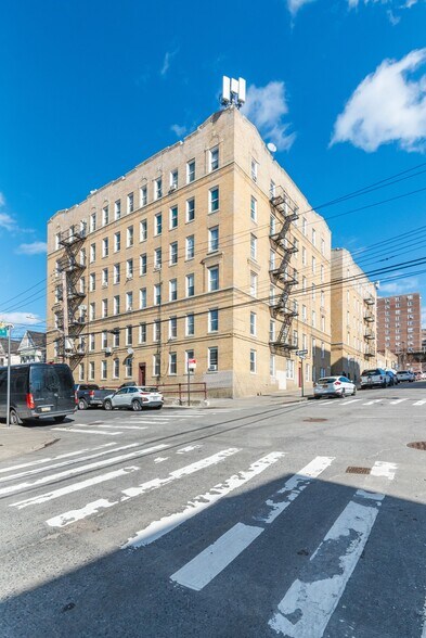 679 Magenta St, Bronx, NY for sale - Building Photo - Image 1 of 1