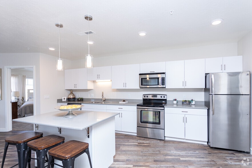 360 S State St, Orem, UT for lease - Interior Photo - Image 2 of 28