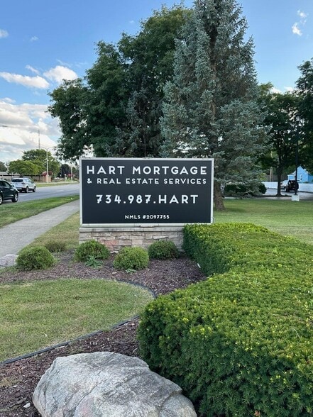 15619 Farmington Rd, Livonia, MI for lease - Building Photo - Image 2 of 6