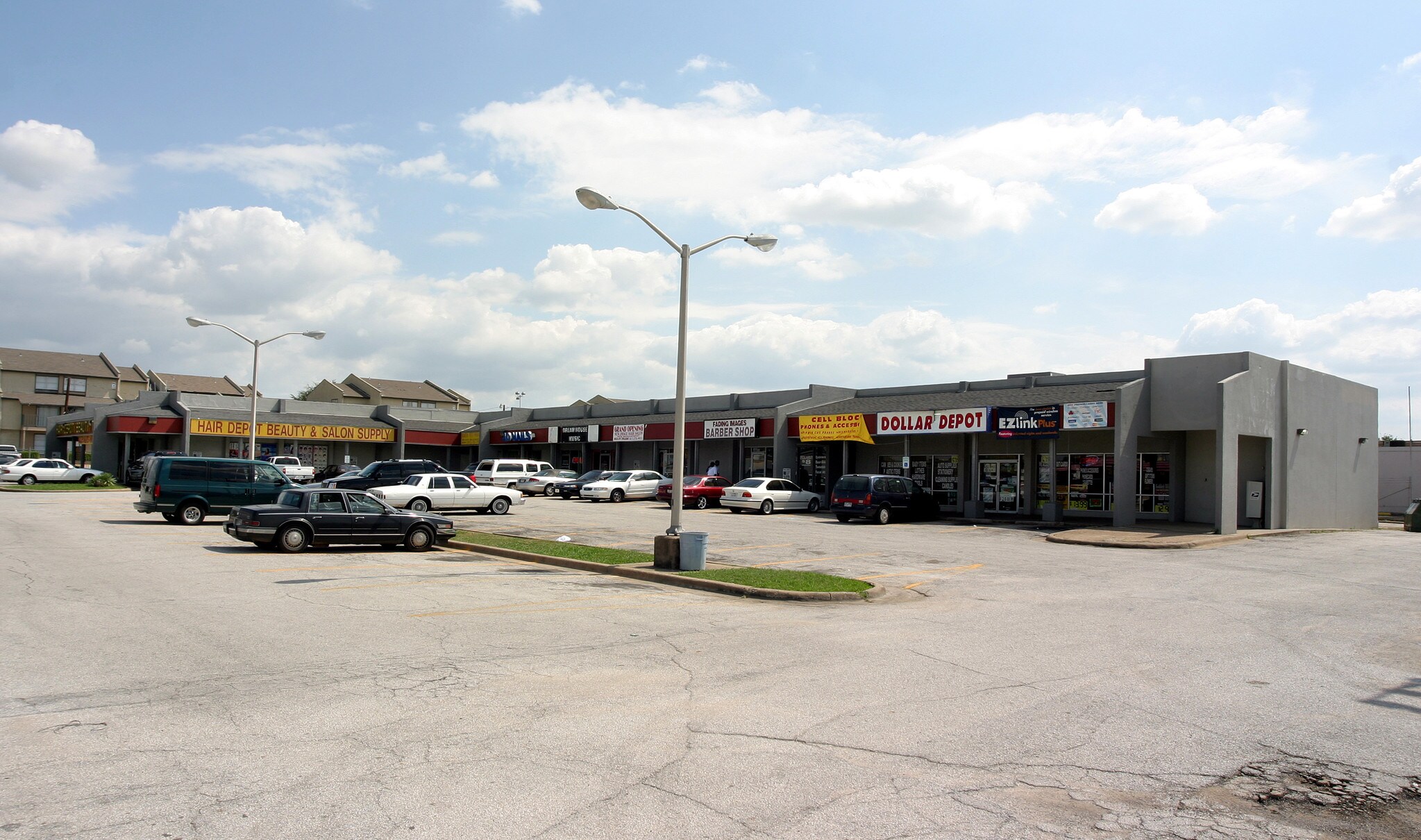 904-932 E Arkansas Ln, Arlington, TX for lease Primary Photo- Image 1 of 2