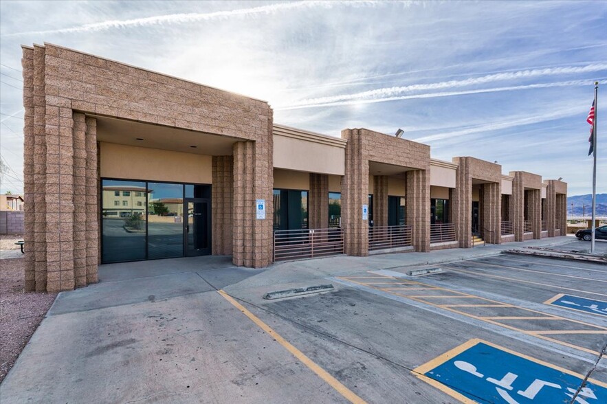 2035 Mesquite Ave, Lake Havasu City, AZ for lease - Building Photo - Image 1 of 37