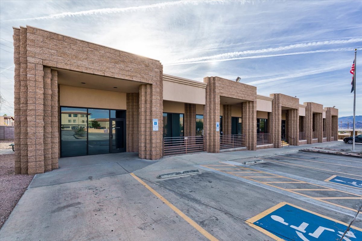 2035 Mesquite Ave, Lake Havasu City, AZ for lease Building Photo- Image 1 of 38