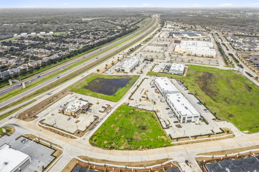 Berkeley Knoll Circle, Richmond, TX for sale - Building Photo - Image 3 of 6