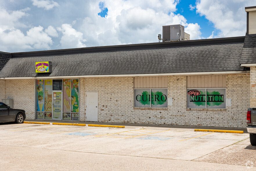 1100-1161 N Esplanade St, Cuero, TX for sale - Building Photo - Image 2 of 12