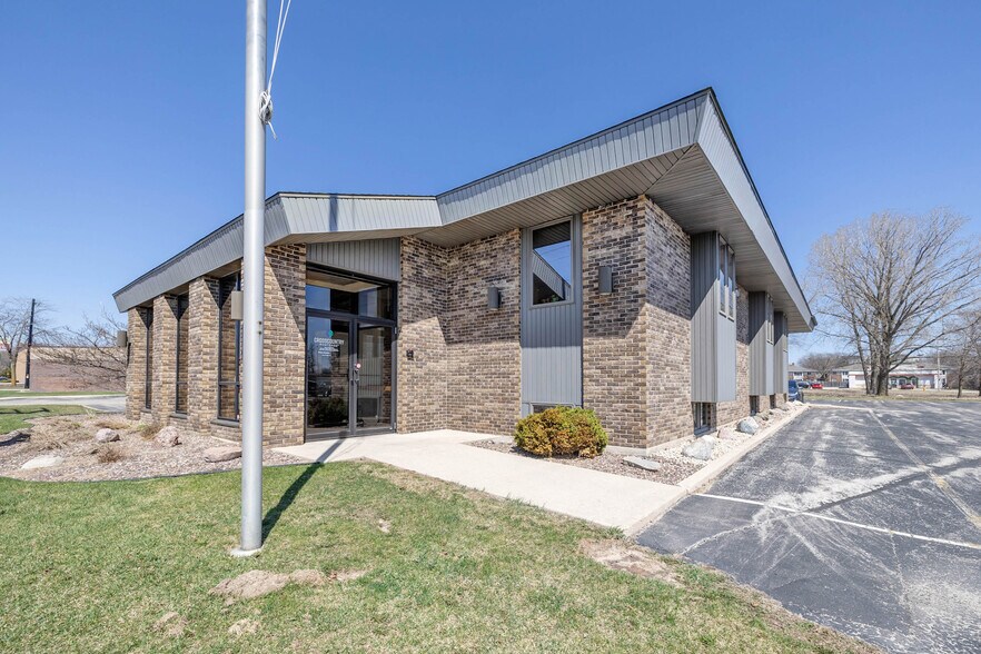 812 Cormier Rd, Ashwaubenon, WI 54304