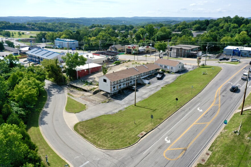 1033 W Main St, Branson, MO for lease - Building Photo - Image 1 of 24