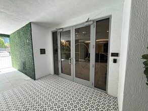 218 NW 8th St, Miami, FL for lease Interior Photo- Image 2 of 26