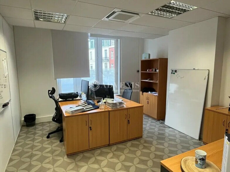 Office in Lille for lease - Interior Photo - Image 2 of 5