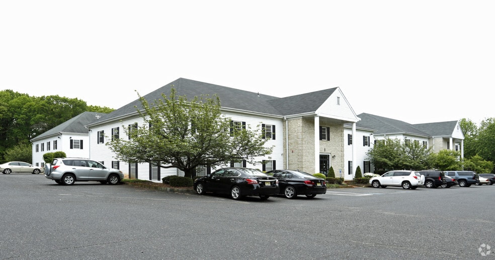 670 N Beers St, Holmdel, NJ for sale - Building Photo - Image 3 of 25