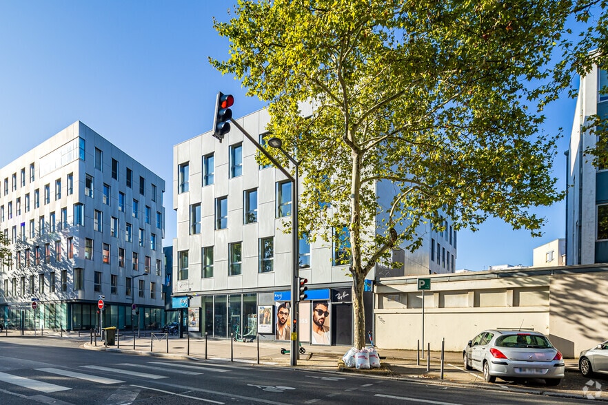 Office in Lyon for lease - Building Photo - Image 2 of 3
