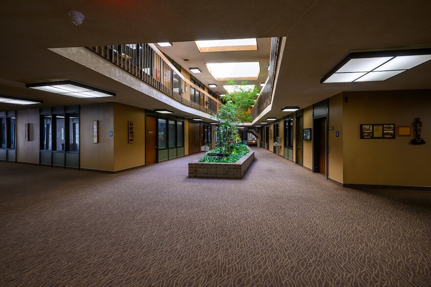 9100 S Sepulveda Blvd, Los Angeles, CA for lease - Interior Photo - Image 2 of 14