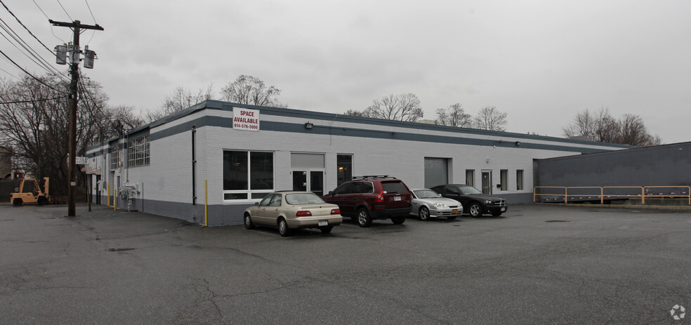 51-77 Tec St, Hicksville, NY for lease - Building Photo - Image 1 of 4